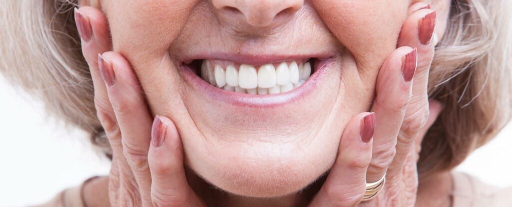 does medicare cover dentures?